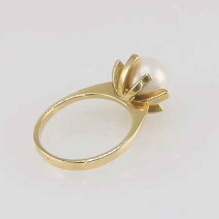 золотое кольцо с жемчугом