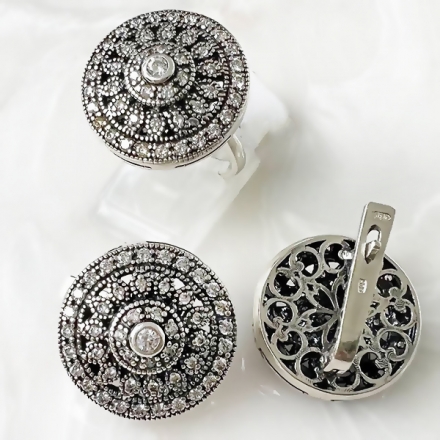 серебряный набор кольцо +и серьги +с камнем