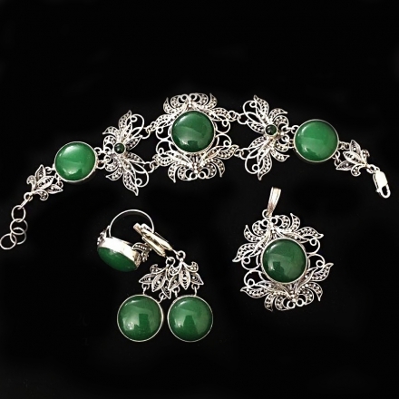 зеленые камни +в ювелирных изделиях