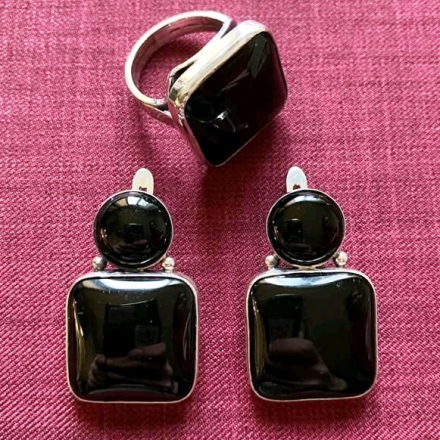серебряное кольцо +с черным агатом женское