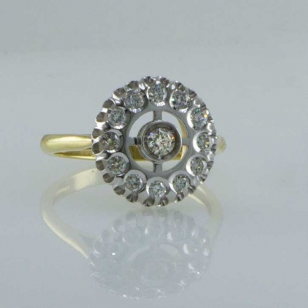 кольцо +с бриллиантом классика