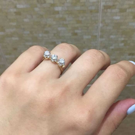 обручальное кольцо с 3 бриллиантами