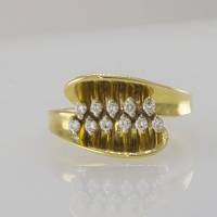 Кольцо из лимонного золота с  бриллиантами