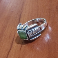 мужское золотое кольцо +с зеленым камнем
