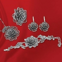 Комплект из серебра Розы