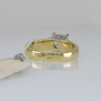 кольцо из золота с бриллиантом в подарок