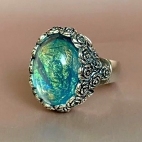 купить серебряное кольцо +с зеленым камнем