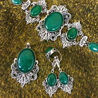 Комплект из серебра с зеленым камнем