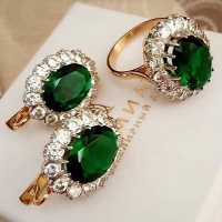 Серьги+ кольцо с зеленым камнем