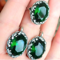Серебряные серьги+ кольцо с зелеными камнями