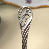 серебряная ложка с длинной ручкой